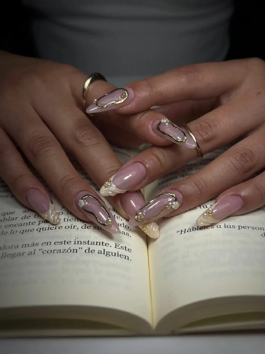 Trabajo de uñas esculpidas
